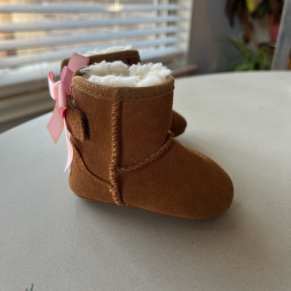 ❌ SOLD! Infant Ugg Booties - Picture 3 of 9